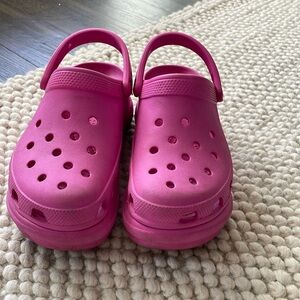 Crocs classic pink platform clog